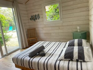 3 makuuhuonetta, työpöytä, vauvan matkasänky, ilmainen Wi-Fi
