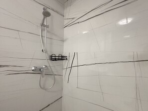 Bathroom - Perla Blu - Modern Seaside Escape (Preko)