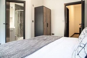 3 bedrooms - Bright Modern Manchester Home Free Parking (Manchester)
