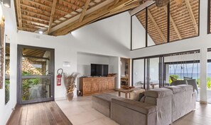 1 bedroom, Internet - Coastal Bliss 1BR Bungalow by the Sea in Moorea (Moorea-Maiao)
