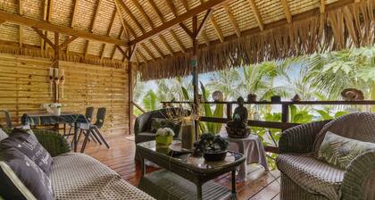 Beachfront Bungalows With Sunset Views in Haapiti