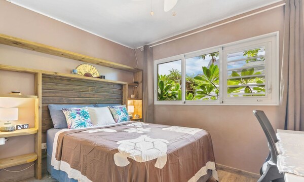Beachfront 4br Home With Pool In Moorea - French Polynesia
