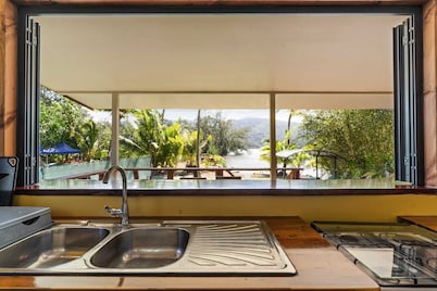 Temenino Villa Komako Seaside House