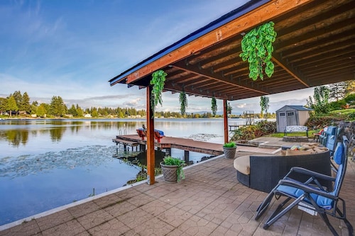 Serene 3BR Home in Kent With Modern Comforts