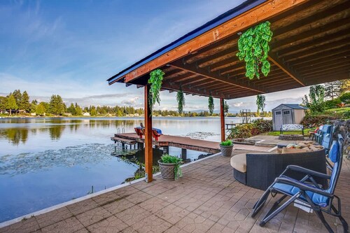 Serene 3BR Home in Kent With Modern Comforts