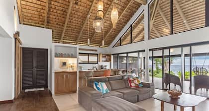 Seaside Haven Expansive 3BR Villa in Moorea