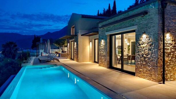 A modern house with a swimming pool, stone walls, and a mountain view. - Smirties Villa Haris 2bed (Lefkada)