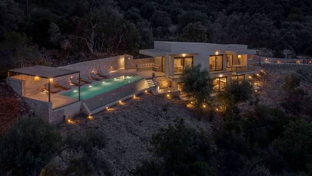 A modern villa with a swimming pool, outdoor seating, and a stone retaining wall. - Villa Eptanisa in Sivota (Lefkada)