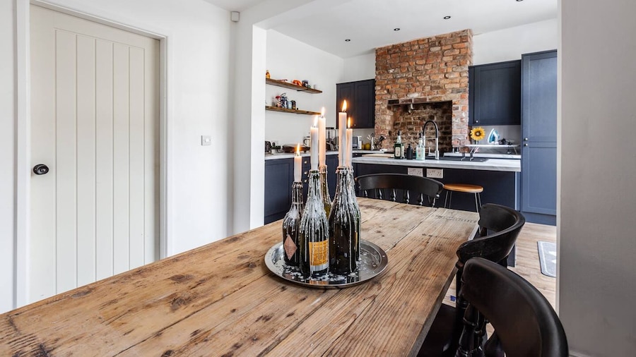 3 Floors Loft 2mins to Train Patio Parking
