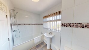 House - 10 Mins to Airport Movie-ready W M Parking (Liverpool)