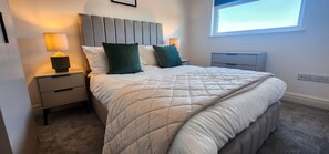 House - 10 Mins to Airport Movie-ready W M Parking (Liverpool)