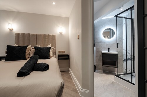 Bold St Aparthotel Book Individually or Book 8!