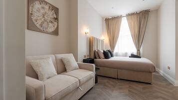 House | 8 bedrooms