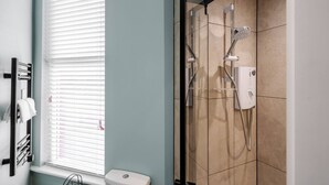 A bathroom with a shower, toilet, and window with blinds. - Work Desk Private Ensuite Minifridge Parking (Liverpool)