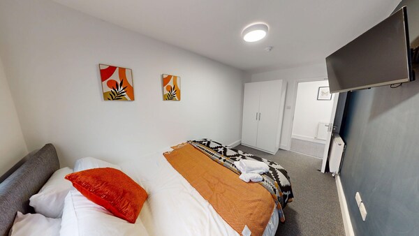 5 Tvs 10 Mins To City 2 Showers Parking - Liverpool