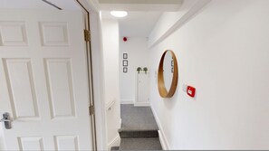 House - 5 TVs 10 Mins to City 2 Showers Parking (Liverpool)