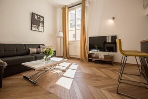 House - Historic Parisian Gem Chic Central Retreat (Paris)