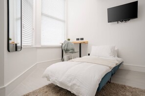 House | 1 bedroom - Private Ensuite Minifridge Desk Free Parking (Liverpool)