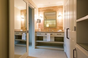 A modern bathroom with a large mirror, two sinks, and a walk-in closet. - Pet-friendly Napa Retreat Wineries Downtown (Napa)