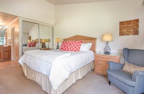 1 bedroom, Internet - Luxury Napa Condo Golf Views Prime Location (Napa)