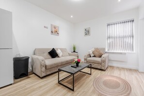 Room - Great for Longer Stays W M Smart TV Parking (Liverpool)