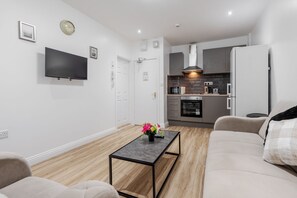 Room - Great for Longer Stays W M Smart TV Parking (Liverpool)
