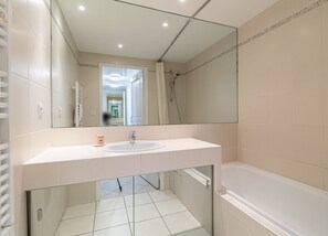 House - One Bedroom Flat Near Monaco (Beausoleil)