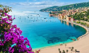 House - Elegant Riviera Retreat Steps to Beach Dining (Villefranche-sur-Mer)
