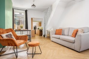 House | 2 bedrooms - 10 Mins to Crosby Beach Ensuite WC Parking (Liverpool)