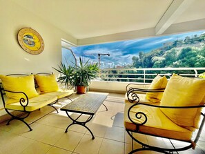 House - 2 Rooms in Luxury Residence Bordering Monaco (Beausoleil)