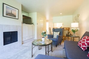 Room - 2BR Napa Getaway Side-by-side Condos Golf View (Napa)