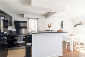 1 bedroom - Stunning Renovated 1-bedroom Breathtaking View (Beausoleil)