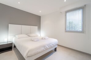 House - Stunning Renovated 1-bedroom Breathtaking View (Beausoleil)