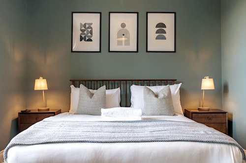 Clifton 4BR - Cinema Room Sleeps 8 - Hen Stag Dos