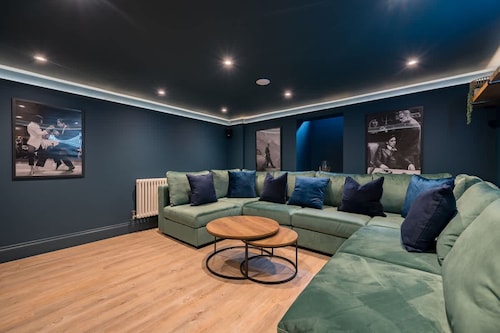 Clifton 4BR - Cinema Room Sleeps 8 - Hen Stag Dos