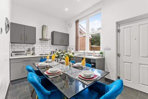 House - Perfect Booking 4 Bed Home in Sheffield (Sheffield)