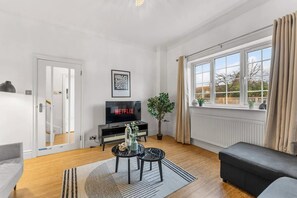 House - Perfect Booking 4 Bed Home in Cheltenham (Cheltenham)