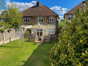 2 bedrooms - Lovely Home 2 Parking Spaces Castle High St (Rochester)