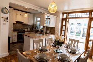 House - Lovely Home 2 Parking Spaces Castle High St (Rochester)