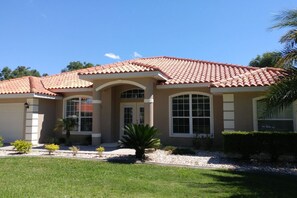 House - Villa Corthouts Luxury Home Close to Bike Trail (Inverness)