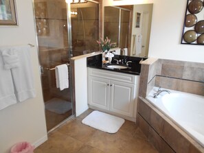 House - Villa Corthouts Luxury Home Close to Bike Trail (Inverness)