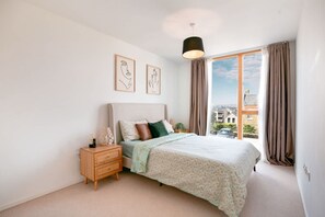 House | 3 bedrooms - Perfect Booking Large Home With Driveway Parking (Chatham)