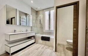 House - Stylish 3-bedroom Gem Steps From Monaco Spacious (Beausoleil)