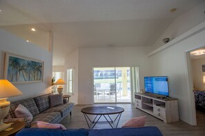 House - Villa Lovie Charming 4-bed 3-bath With Pool spa (Inverness)