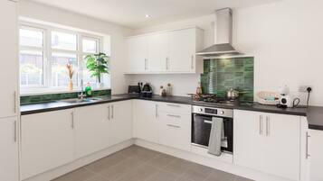 House | 4 bedrooms, Internet