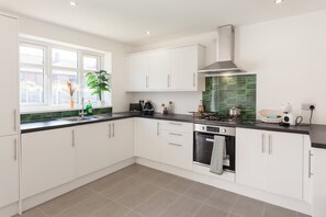 House - Perfect Booking 4 Bed Home in Stockport (Stockport)