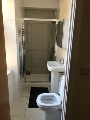 House - Spacious 2-bed Flat by Stockwell Station (London)