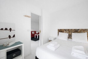 A hotel room with a bed, a nightstand, a dresser, and a mirror. - 1BR Sea Monaco View Terrace (Beausoleil)