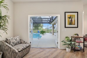 4 bedrooms - Villa Ilse New Stylish Home Private Pool (Inverness)