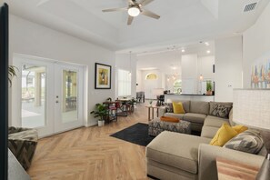 4 bedrooms - Villa Ilse New Stylish Home Private Pool (Inverness)